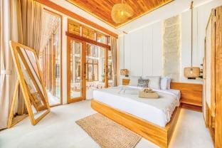 Villa Orlando - Brand New 9BR, Jacuzzi, Cinema, Villa in Kuta