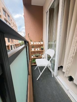 Oyasumi Condotel with balcony near Session Road Apartment in Baguio