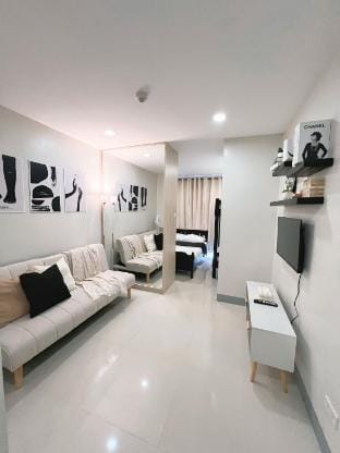 Oyasumi Condotel with balcony near Session Road Apartment in Baguio