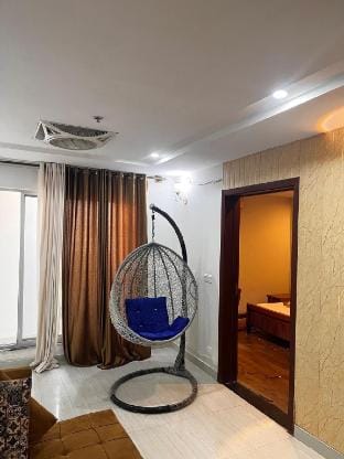 5 star apt w/2 bedrooms/AC/TV/lift/free parking. Apartment in Islamabad