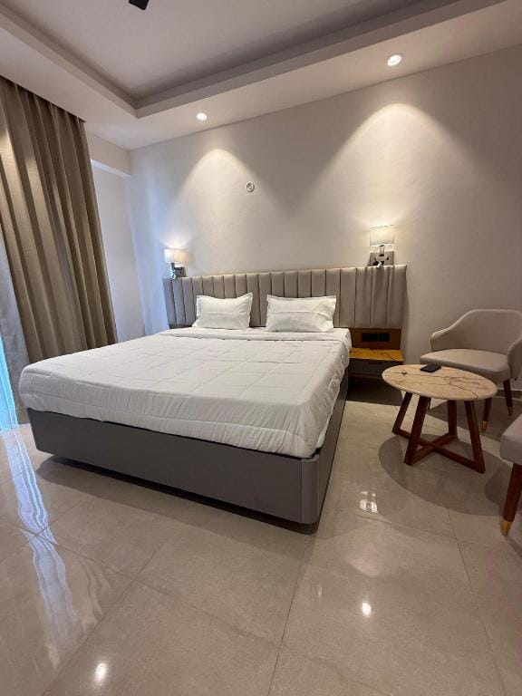 Coozy Nest Hotel in Lucknow