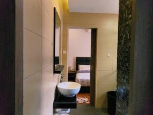 Bandar putra 6639 13pax 4BR double Story House Vacation rental in Johor
