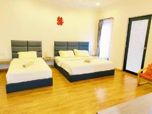 Bandar putra 6639 13pax 4BR double Story House Vacation rental in Johor