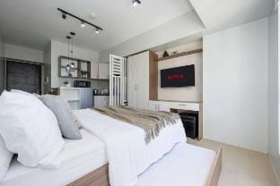 Cebu IT Park Studio Rental with Pool Access Vacation rental in Lapu-Lapu City