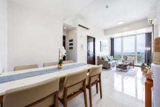 Furnished 2BR Condo with Amazing Sea View Vacation rental in Lapu-Lapu City