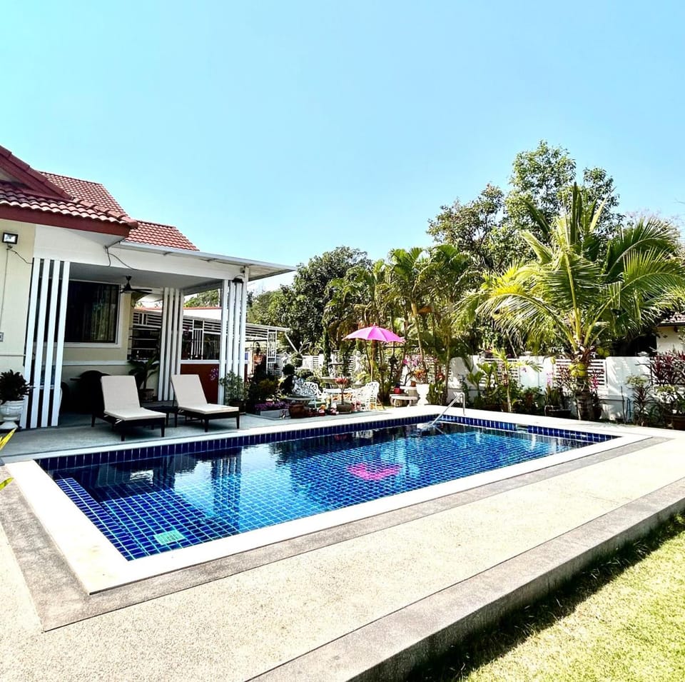 Nongnuch’s Homestay Interior Queen Room Vacation rental in Thailand