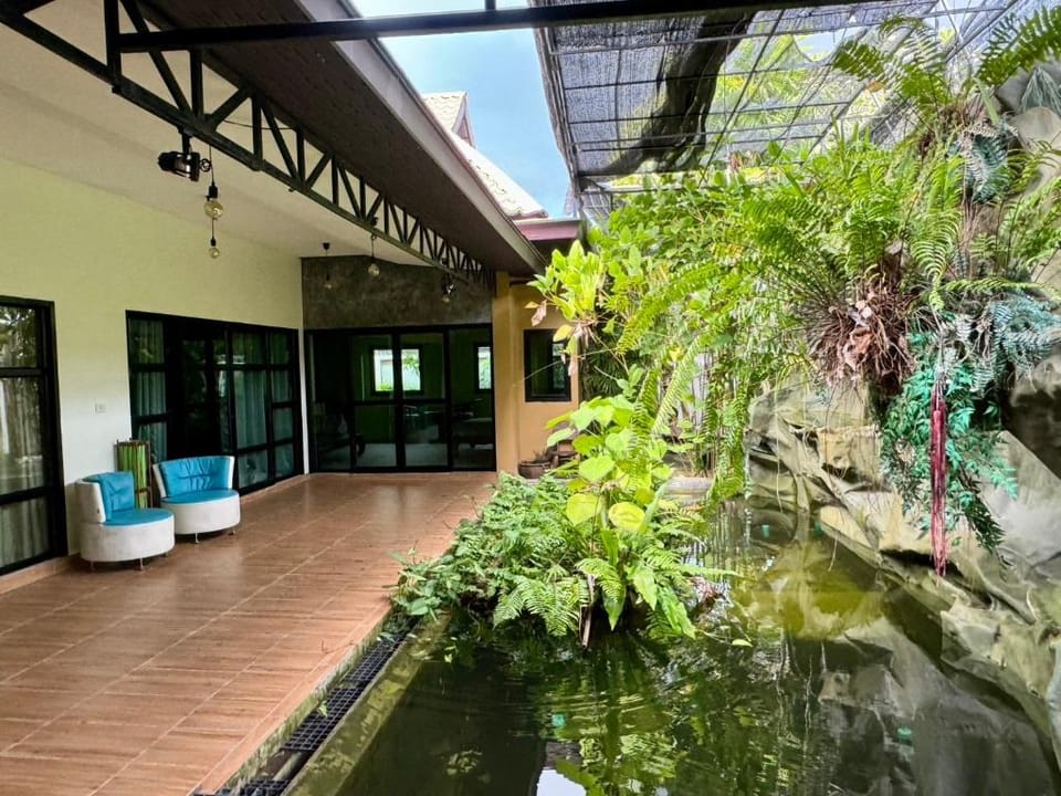 ใบบอน บูติค เฮ้าส์ ภูเก็ต Hotel in Phuket