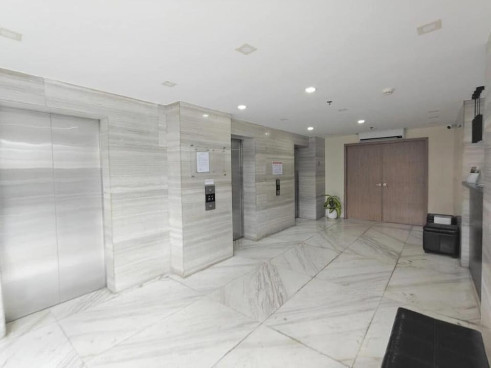 Midpoint Residences Netflix with Free Pool Access Apartment in Cebu City