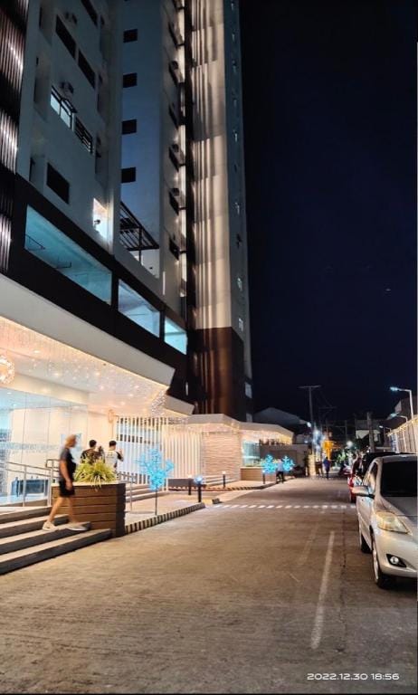 Midpoint Residences Netflix with Free Pool Access Apartment in Cebu City