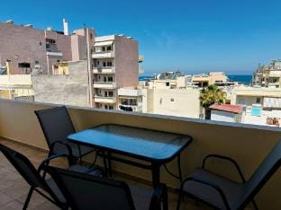 Son of the Beach Apartment - 20sec walk to beach Apartment in Chania