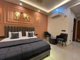Luxuriesstay -2 Omaxe Hazratganj Vacation rental in Lucknow
