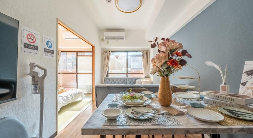 301 Newly opened Hotel 10 minutes walk to Kyocera Dome Dotonbori Osaka Castle Kaiyukan USJ Apartment in Osaka