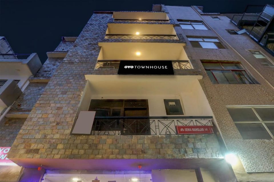 Townhouse Super Anmol Residency Near Saket Metro Delhi Hotel in New Delhi