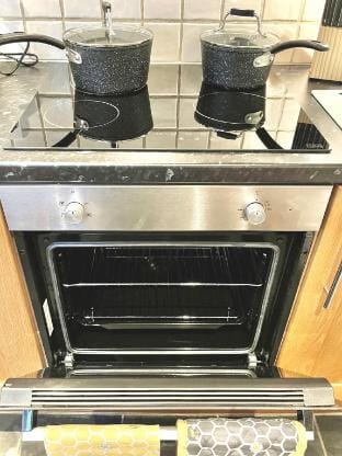 Modern 4-bed stay-away-home sleeps 8 in Preston Vacation rental in Preston