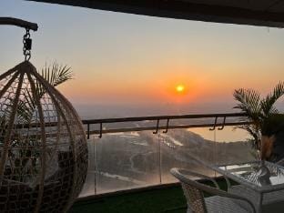 Oasis 39th floor by Royal Retreat Suites Apartment in Noida