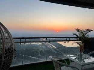 Oasis 39th floor by Royal Retreat Suites Apartment in Noida