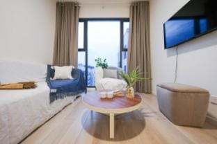 UTA Masteri Centre Point, 1bedroom free pool gym Apartment in Ho Chi Minh City