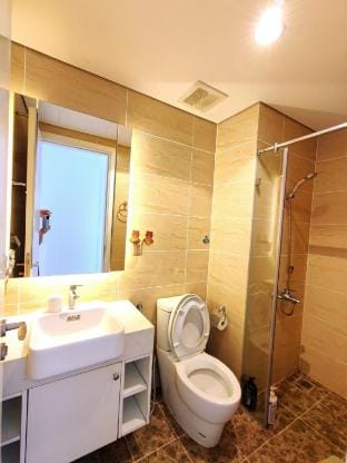 D'capitale Tran Duy Hung 3 Bedrooms City View Apartment in Laos