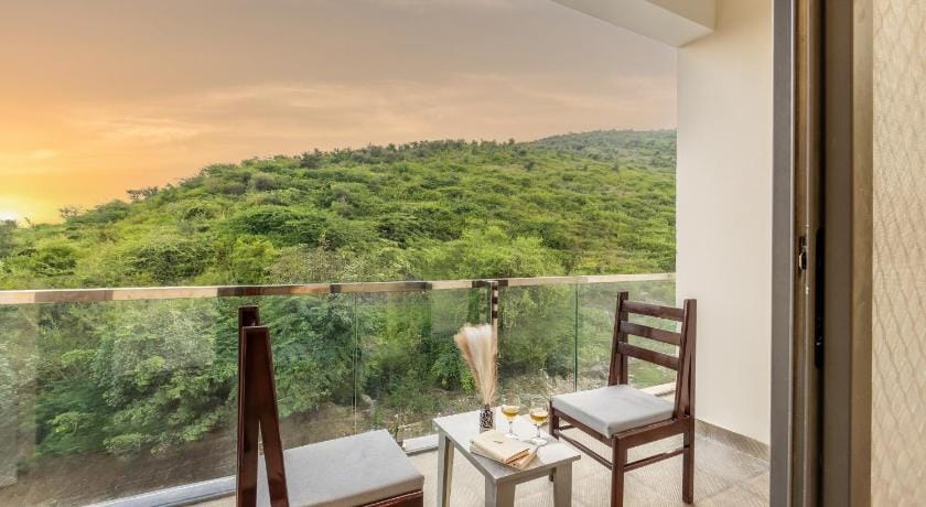 Alaya Stays Balcony & Hill View-Lake City Heights Apartment in Udaipur