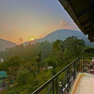 WoodWalk Homestay, Bhimtal Villa in Uttarakhand