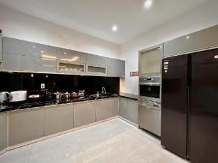 Luxury Villa with big pool near Han river Villa in Da Nang