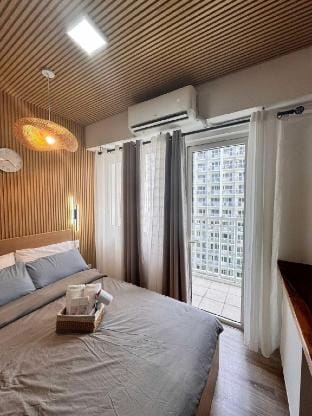 Shore Residence Urban Cabin Vacation rental in Pasay