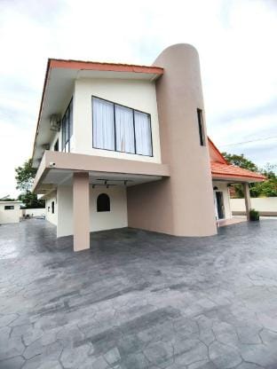 SunsetChalet:26pax@Pool/Snooker/Bathtub/Playgrnd Vacation rental in Johor