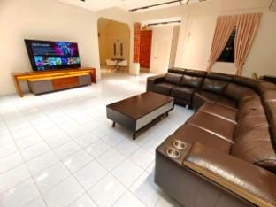 SunsetChalet:26pax@Pool/Snooker/Bathtub/Playgrnd Vacation rental in Johor