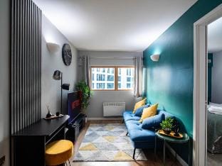 Two Bed Leeds Train Station Apartment City View Vacation rental in Leeds