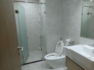 Vinhomes West Point 3 Bedrooms City View Apartment in Laos