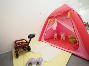 Mar-exclusive/藝術感裝飾 /雙衛浴 /專屬兒童遊戲區/六張犁捷運站400m Apartment in Taipei City