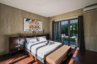 NEW 8 bedroom villa with sunset view Vacation rental in North Kuta