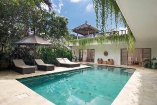 Puri Temple, Echo Beach, Central Canggu Villa in North Kuta