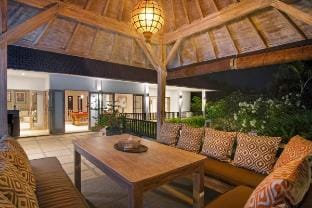 Temple Estate; 7 Bedrooms, Central Canggu Villa in North Kuta