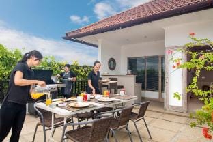 Temple Estate; 7 Bedrooms, Central Canggu Villa in North Kuta