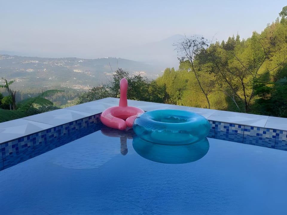 ZOYA HILLS Hotel in Cisarua