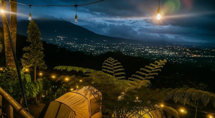 ZOYA HILLS Hotel in Cisarua