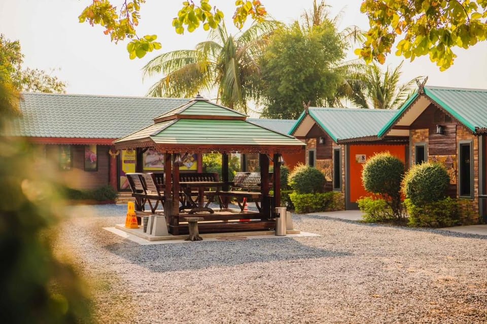 รวิภัทรรีสอร์ต แอนด์ สปา Resort in Thailand