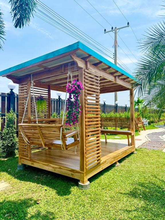 รวิภัทรรีสอร์ต แอนด์ สปา Resort in Thailand