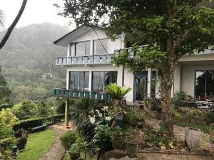 Brookside Resort Double Room Apartment in Central Province