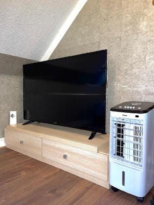 Crescent Loft Apartment - 1 bed Vacation rental in Ilford