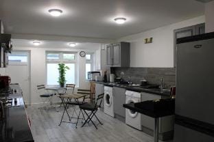 Penn Gardens Standard Studio - 4 Apartment in Romford