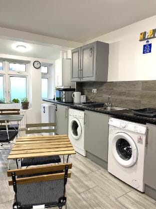 Penn Gardens Spacious Studio - 3 Apartment in Romford