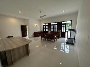 Highway Reach Layathraa Bungalow Vacation rental in Western Province