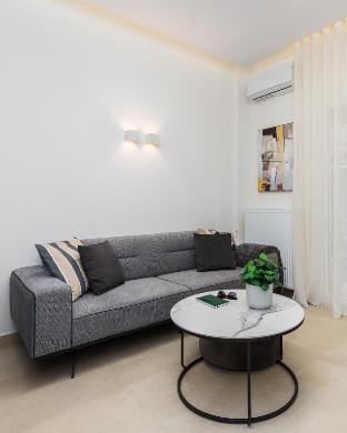 Solange by halu! 2-BD apt next to metro station Apartment in Thessaloniki