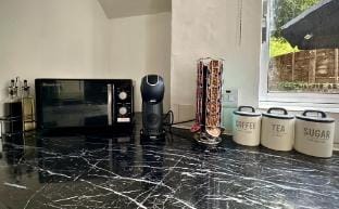 Fulham Tranquil 2BD King Bed Home w/ Parking & Gdn Apartment in London