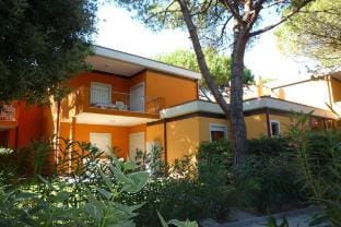 Modern apartment with pool view by Beahost Rentals Apartment in Bibione