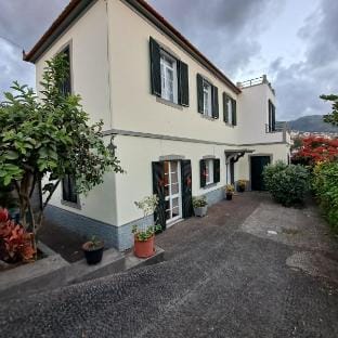 Chalé Funchal, city view Vacation rental in Funchal