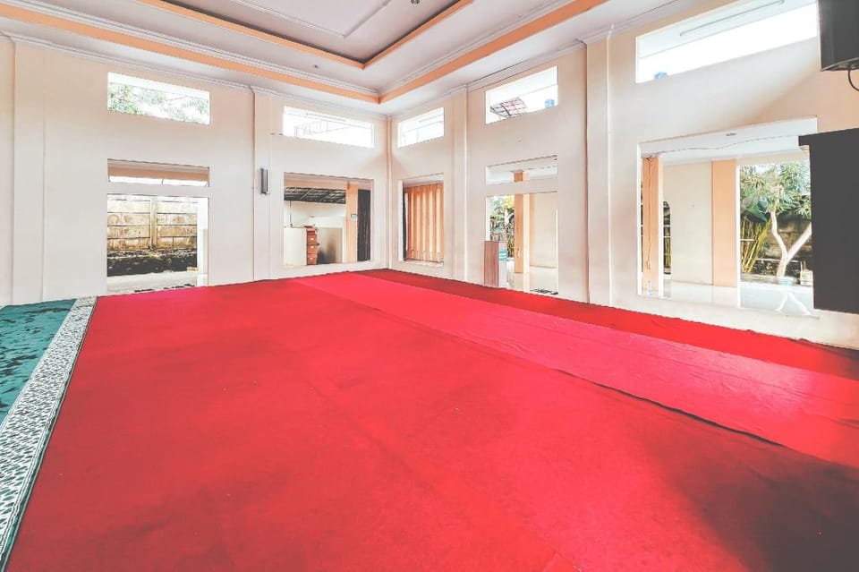 RedDoorz Premium @ Hotel Riyadi Syariah Hotel in West Java