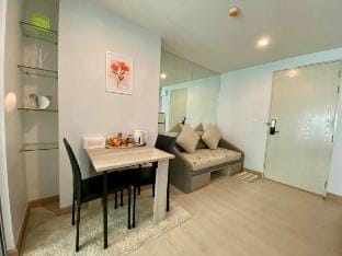 TheKithPlus - Wifi/Swimming Pool/Gym/BTS Samrong Apartment in Bangkok